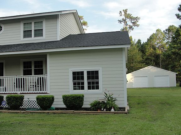 Detached Garage Close By