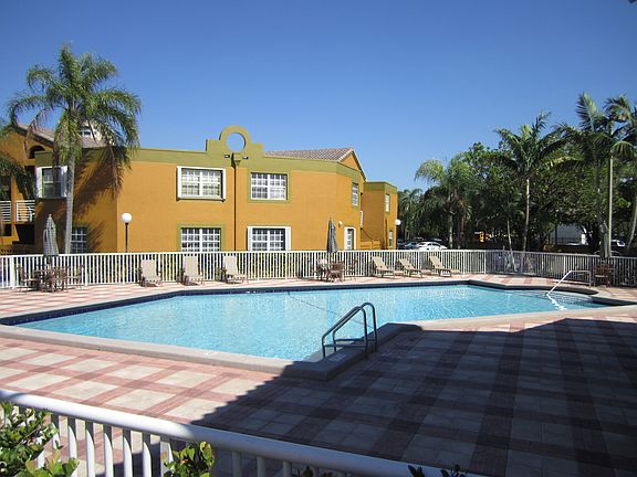 4th image of 9731 Fontainebleau Blvd #F206