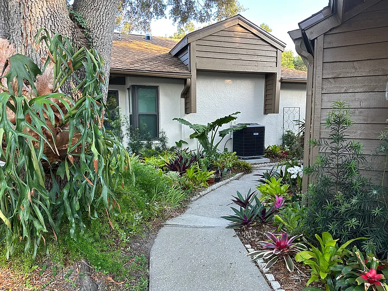 316 Parkside Ln — Photo 6