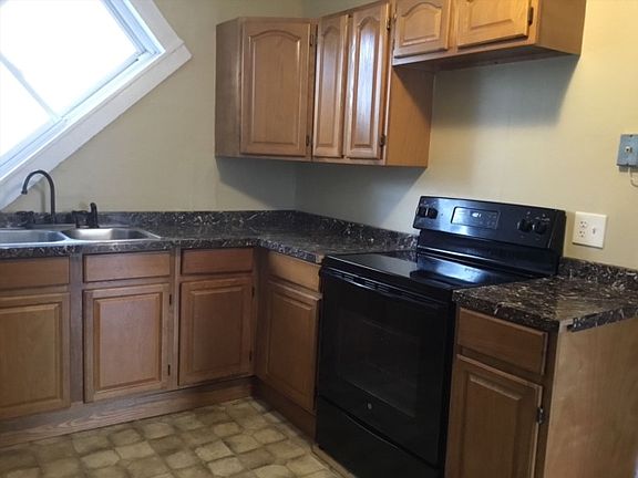2nd image of 62 Willow St #2