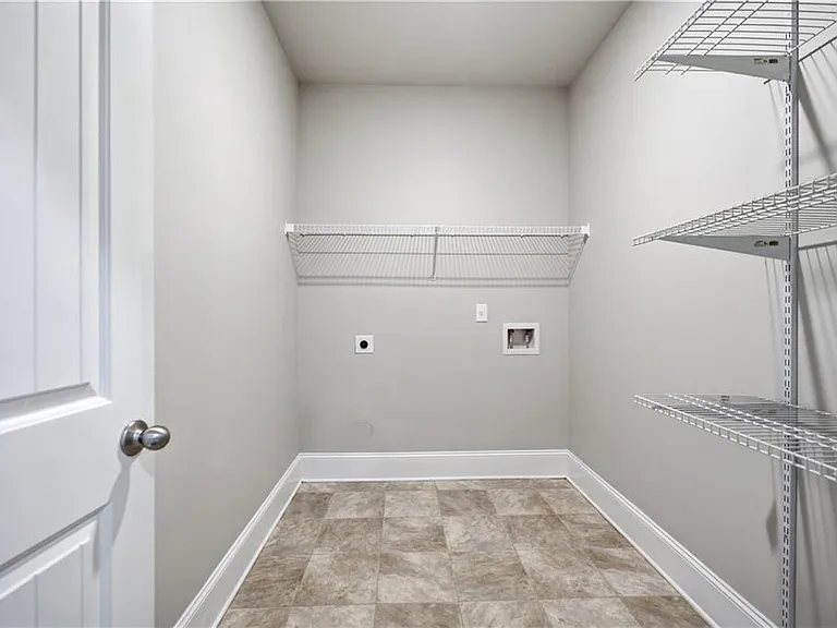 2053 Hamilton Lake Pkwy — Photo 17