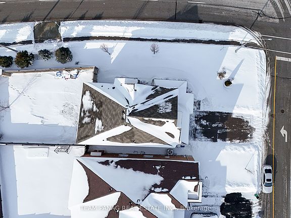 2nd image of 2 Stonecrop Rd