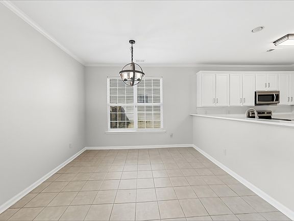 4th image of 418 Abbeydale Way