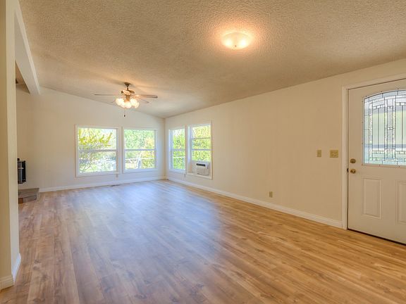 3rd image of 12964 Los Verjeles Rd