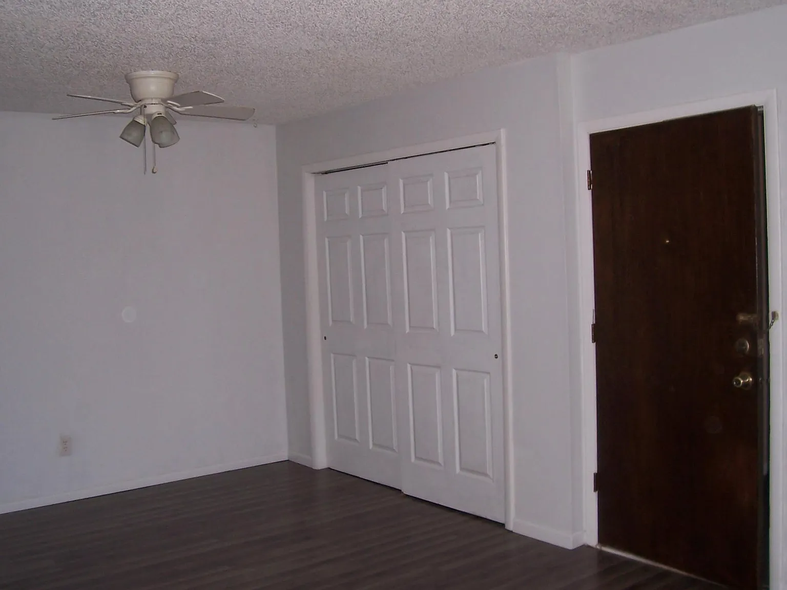 243 S Durkin Dr — Photo 1