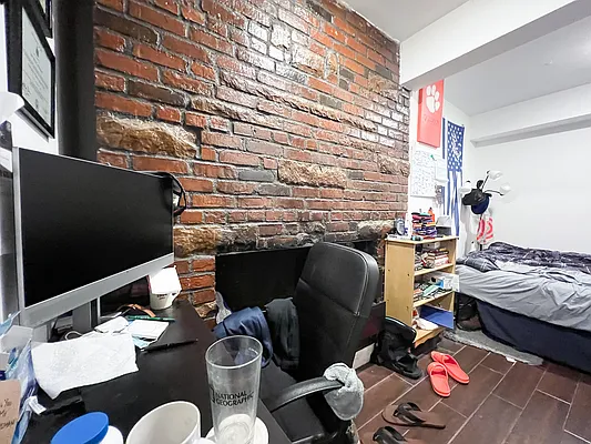 Rented by Compass | media 50