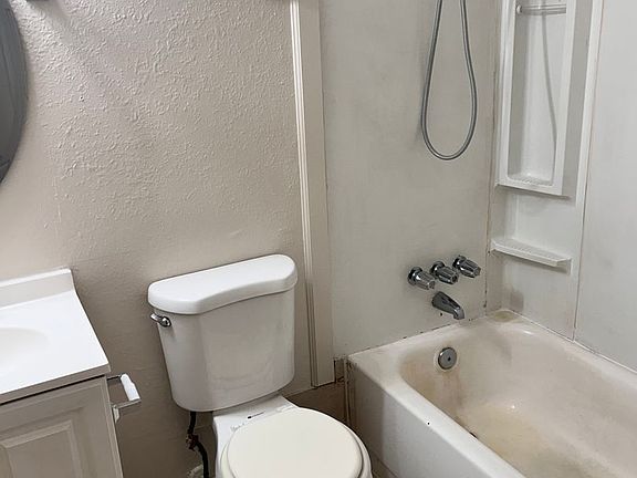 5th image of 527 N Yosemite St APT 7