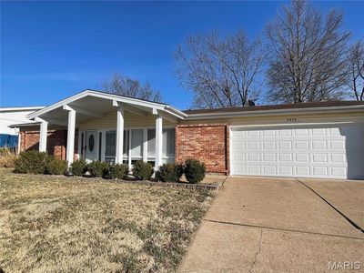 4818 Holmeswood Ct, Saint Louis, MO, 63128