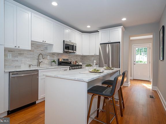4th image of 4320 Mitchell St
