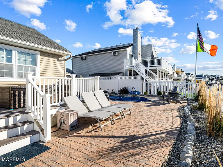 144 Peter Rd — Photo 42