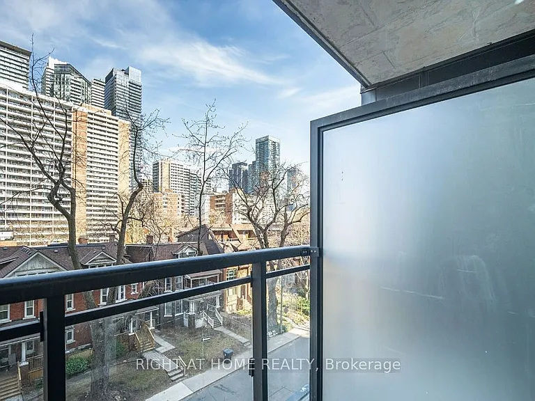 17 Dundonald St #403 — Photo 4