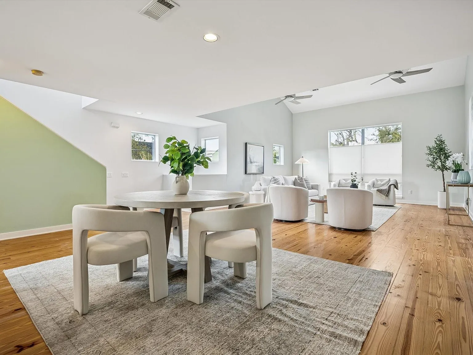 3 bed, 2.0 bath, 2056 sqft, $2,300 — Photo 2