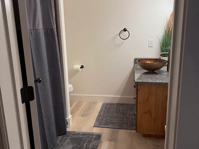 4th Bedroom Full Bath with Tub and Tile Shower