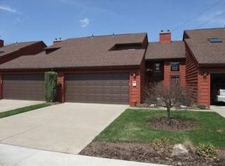 703 Village Club Rd, Sagamore Hills, OH 44067