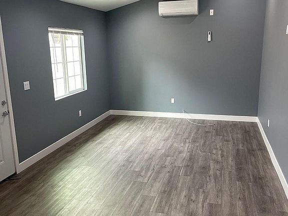 5th image of 8142 Redbush Ln