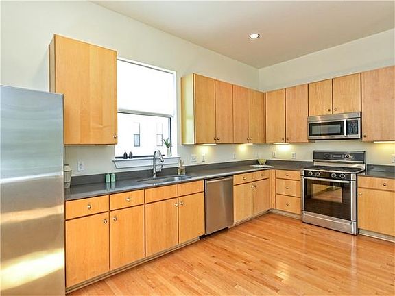 Kitchen space includes all Bosch appliances