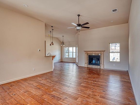 4th image of 2104 Athens Ave