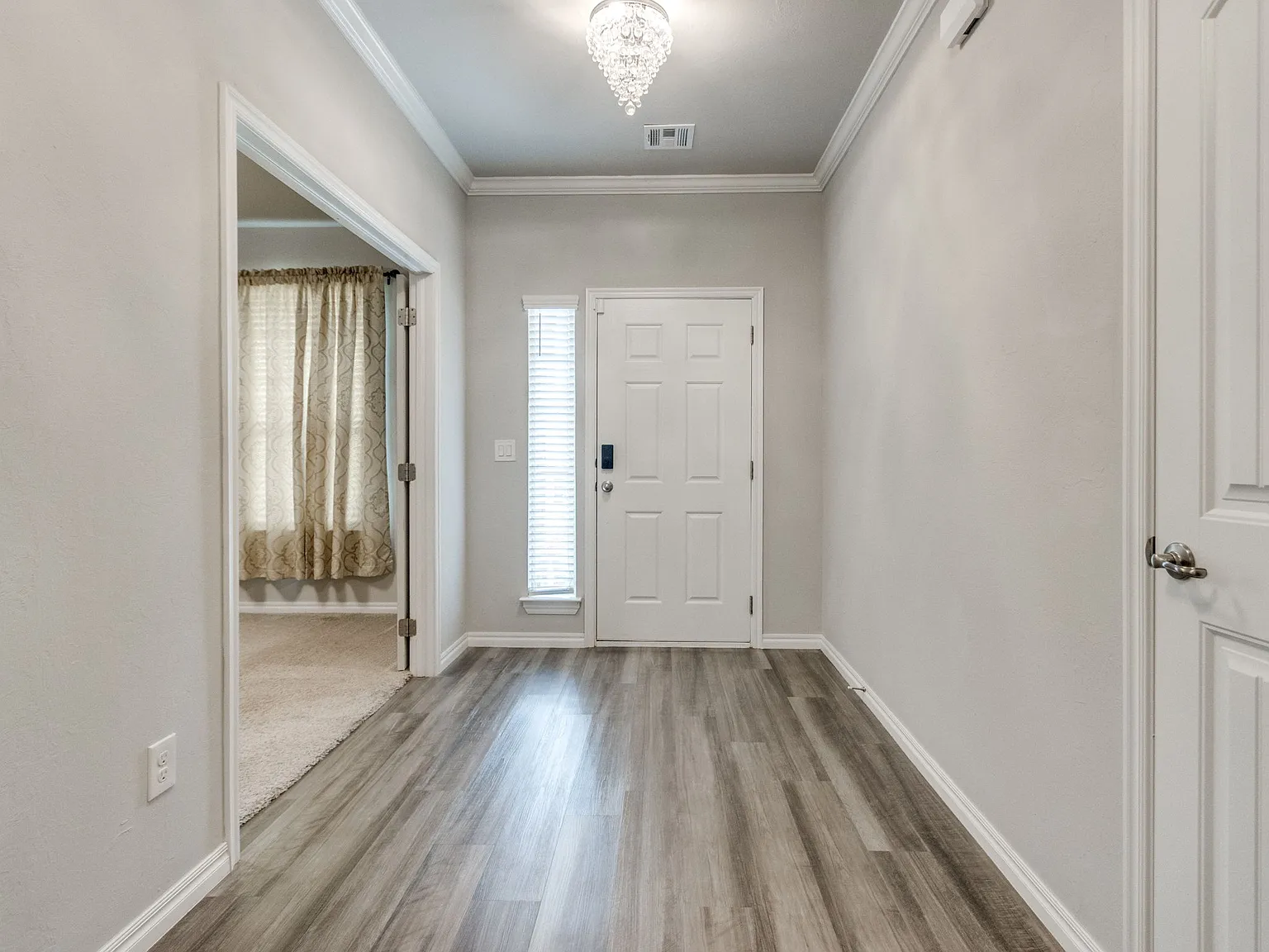 4 bed, 2.5 bath, 2017 sqft, $2,350 — Photo 3