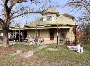 402 Trinity St, Lockhart, TX 78644