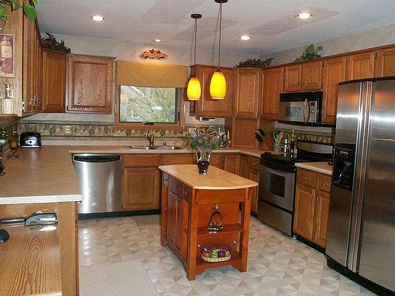 4th image of 1405 Wexford Dr