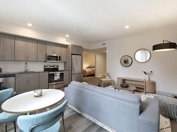2nd image of 548 Franklin Ave #417
