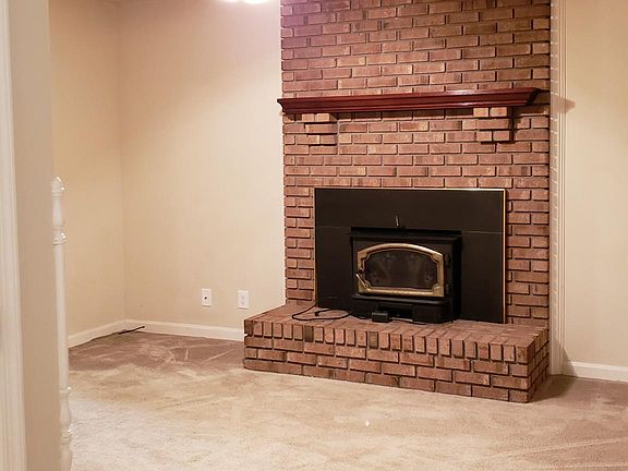 3rd image of 30 Moss Dr