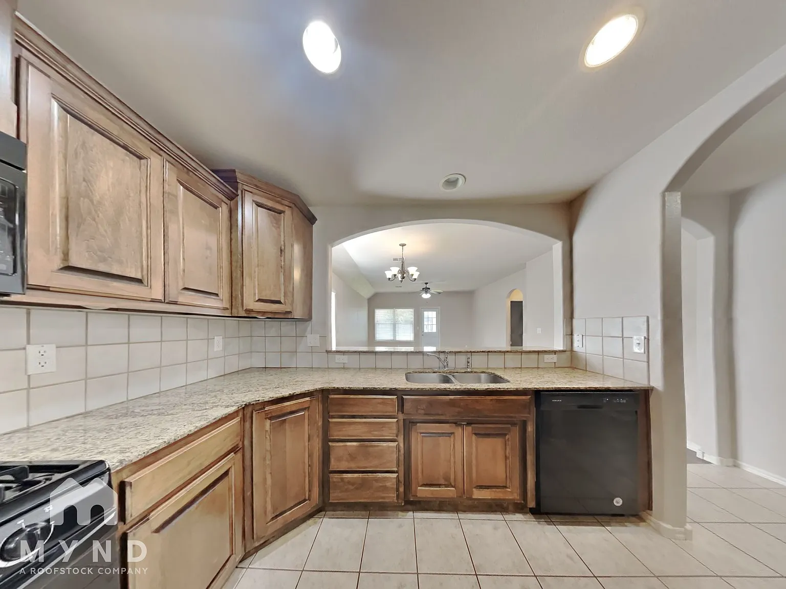 3 bed, 2.0 bath, 1650 sqft, $1,915 — Photo 3