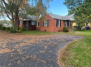 1401 E Raleigh St, Siler City, NC 27344