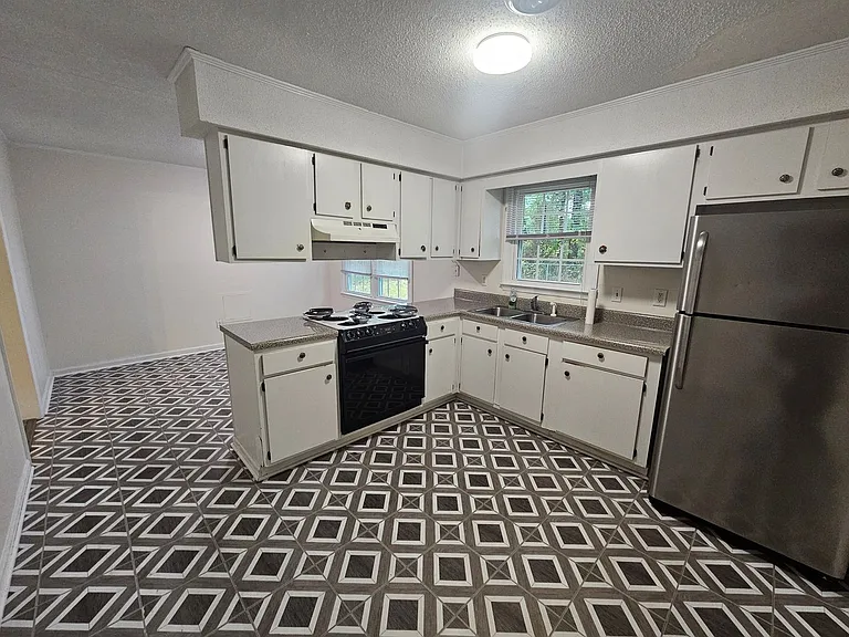 308 Kenwood Dr — Photo 3