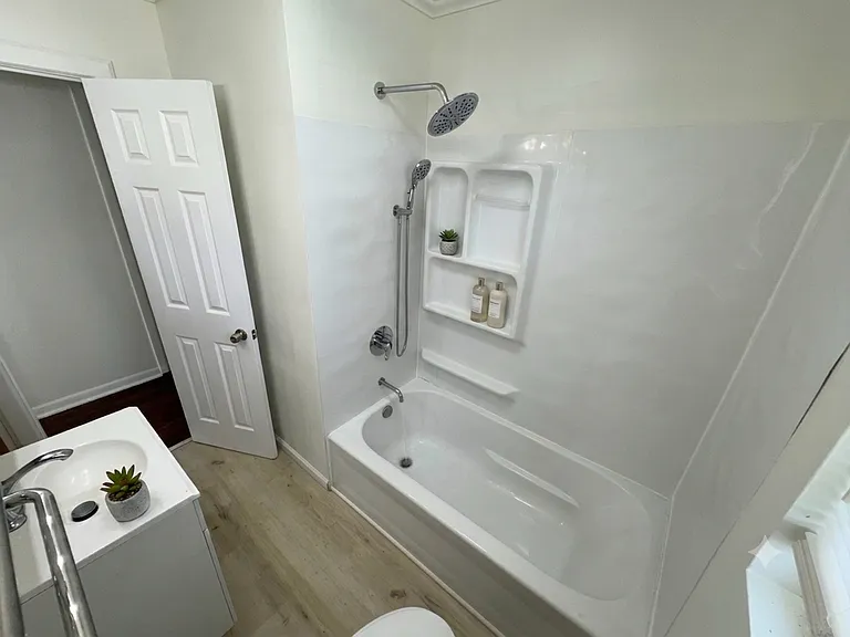2582 Roselawn St — Photo 8