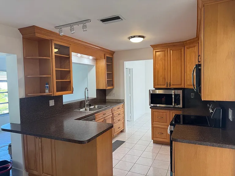 1550 NW 70th Ter — Photo 12