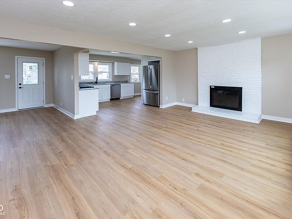 5th image of 5530 W 62nd St