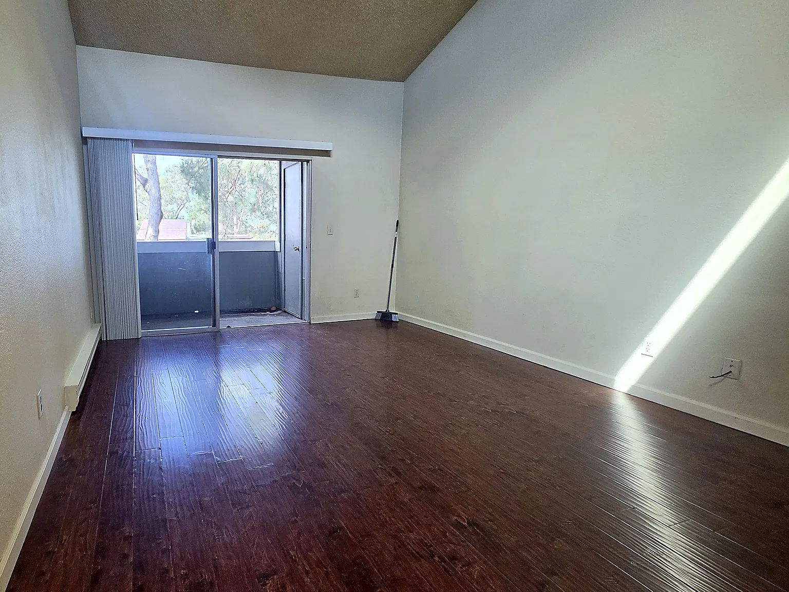 2 bed, 856 sqft, $1,850 — Photo 4
