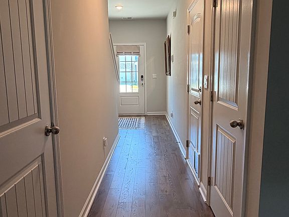 3rd image of 916 Shorttail Ln