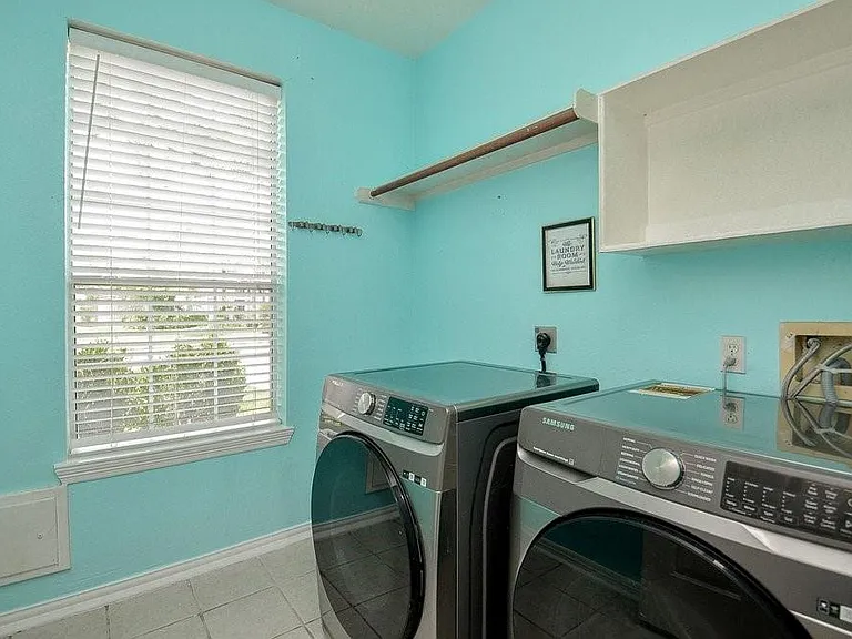 2515 Lansing Cir — Photo 44