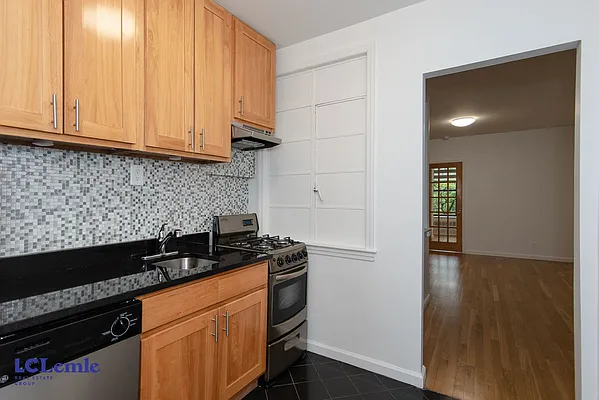 Rented by LC Lemle Real Estate Group | media 19