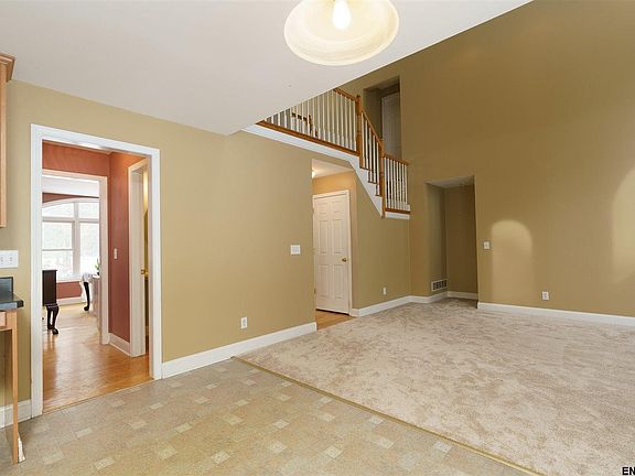 5th image of 108 Chelsea Dr