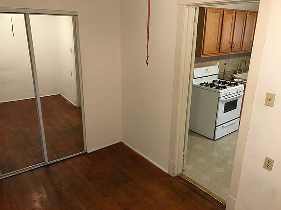 4th image of 3420 N Hamlin Ave