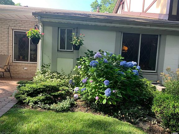 2nd image of 324 Woodland Ct #324
