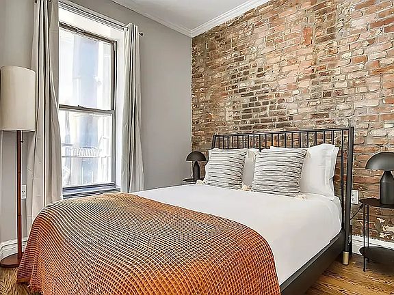 4th image of 438 W 52nd St APT 13E