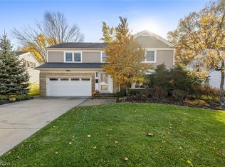 24000 Wimbledon Rd, Shaker Heights, OH 44122