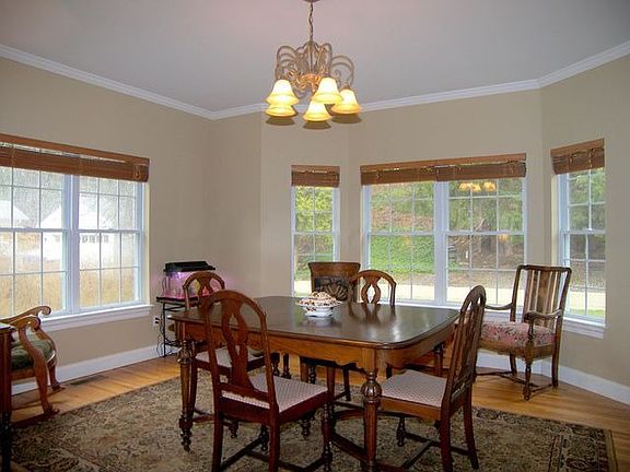 5th image of 59 Meadow Ln