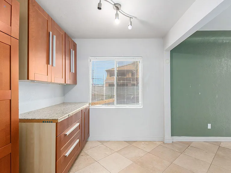 E Fairmount Ave — Photo 8