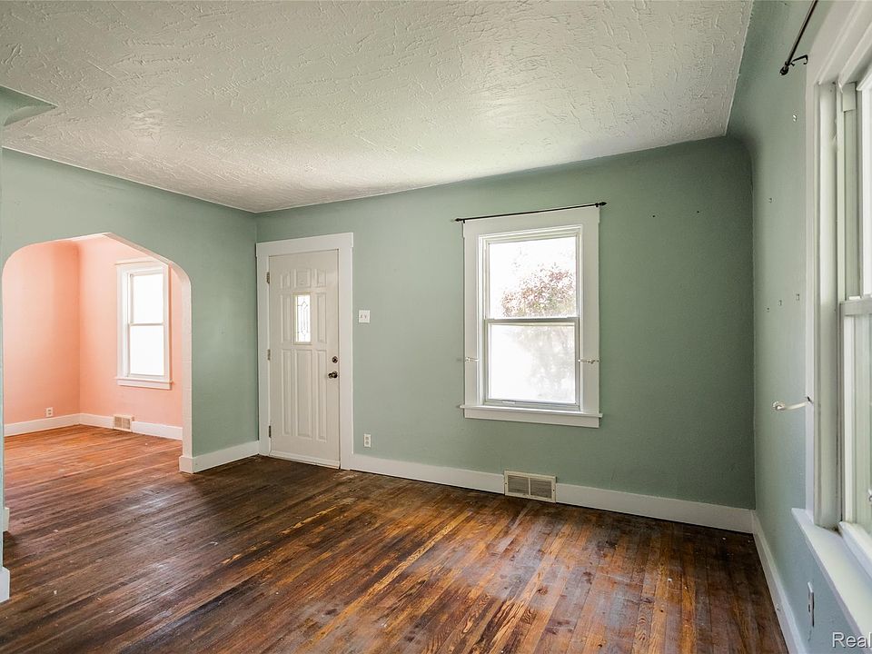 23122 Reynolds Ave, photo 11