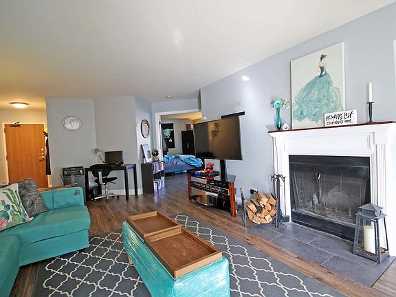 4th image of 132 White Oak Ct APT 4