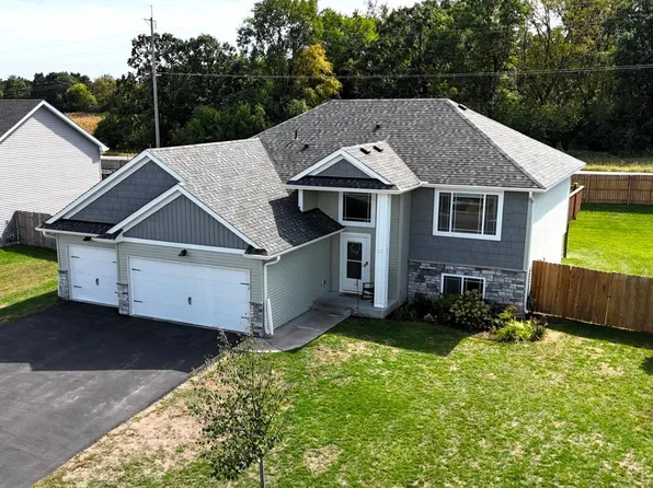 707 Hickory St SW, Isanti, MN 55040