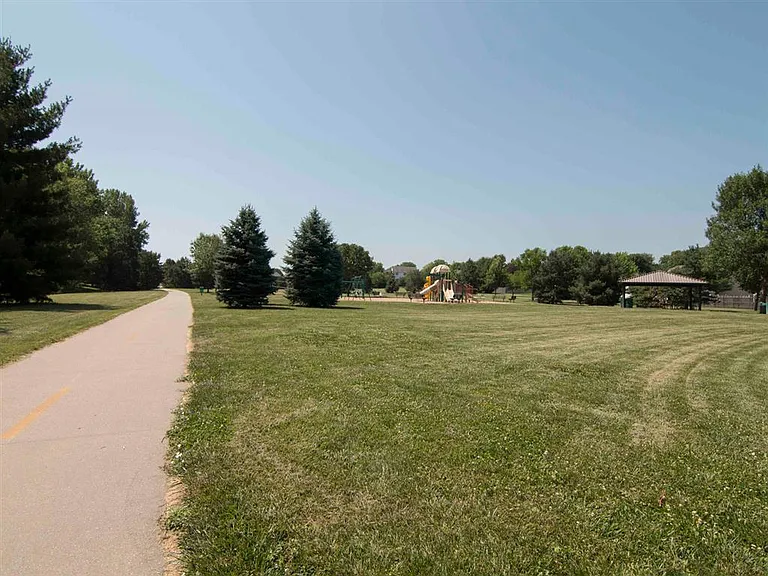 The Tierra Williamsburg trail and Williamsburg Park offer great amenities right outside your door.
