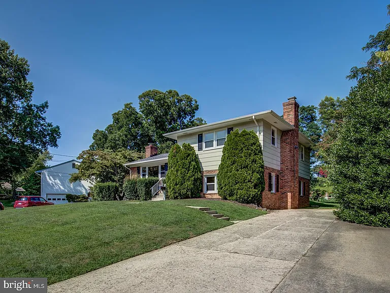 1723 Baldwin Dr — Photo 2