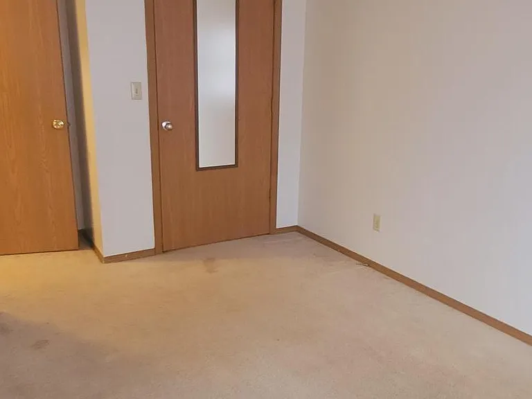 406 W Mill St #4 — Photo 11