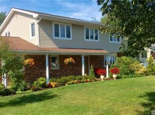 10 Terrace Ln, Smithtown, NY 11787
